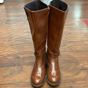 American Eagle tall brown, zip up boot size 10 NWT